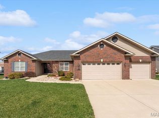 708 Longfellow Dr, O'Fallon, IL 62269