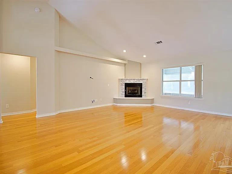 100 Mount Pilot St — Photo 3