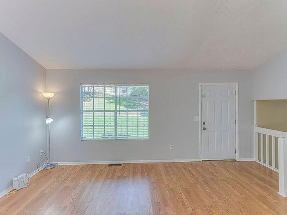 5th image of 881 Highland Ter NE