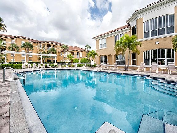 4th image of 5025 Fairways Cir Unit 105