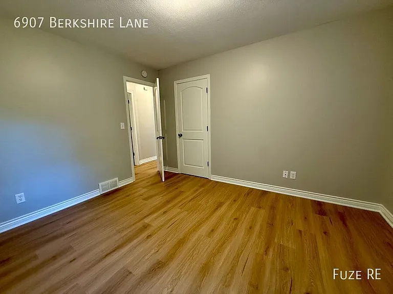 6907 Berkshire Ln — Photo 14