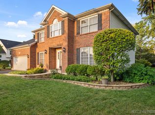 710 Pinecreek Dr, North Aurora, IL 60542