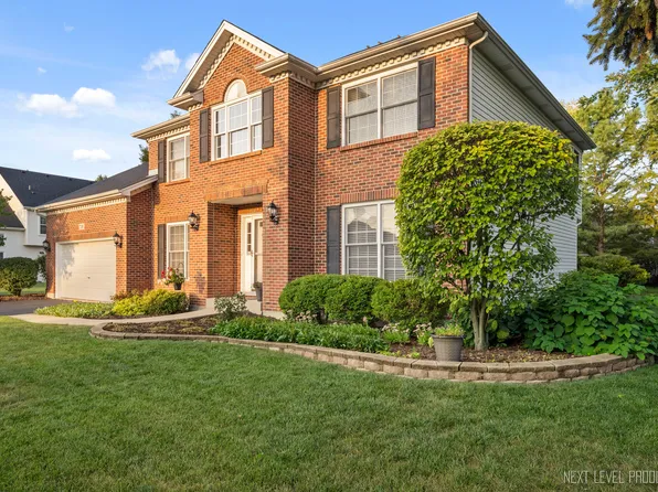 710 Pinecreek Dr, North Aurora, IL 60542
