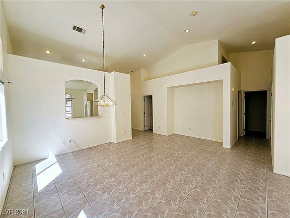 5th image of 2806 Altair St