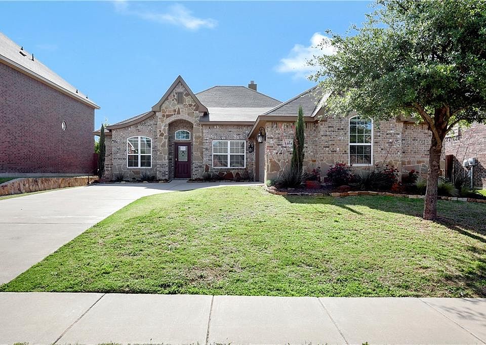 1st image of 1104 Hidden Lake Dr