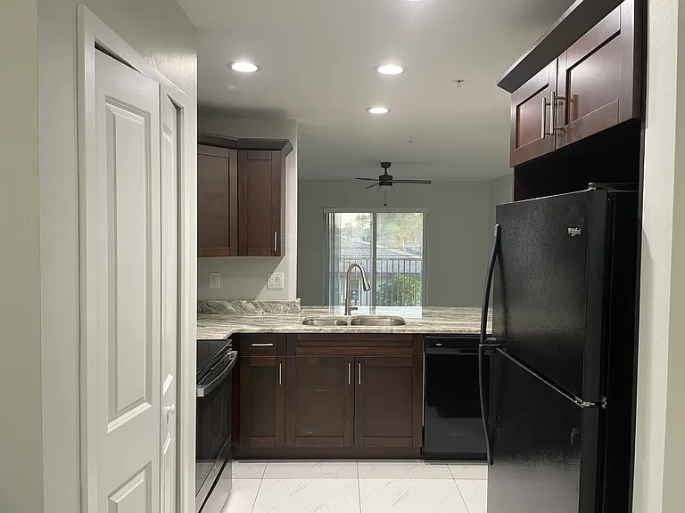 1005 SE 8th Ter #23 — Photo 10