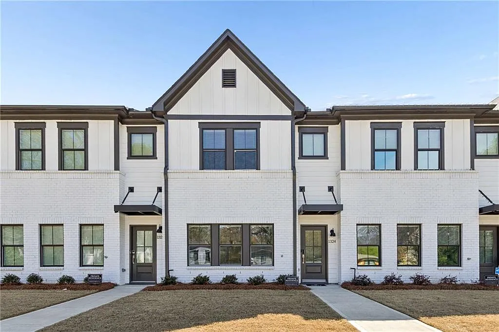 3 bed, 2.5 bath, 1415 sqft, $2,450 — Photo 3