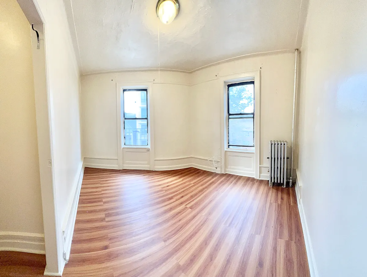 Building Photo - 2105 Foster Ave #2Z