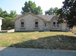 18302 Hanthorne Dr, Independence, MO 64057