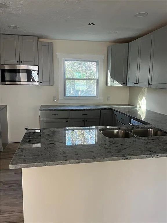 3 bed, 2.0 bath, 1000 sqft, $1,500 — Photo 3