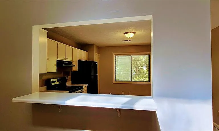 966 Amberly Dr #B — Photo 4