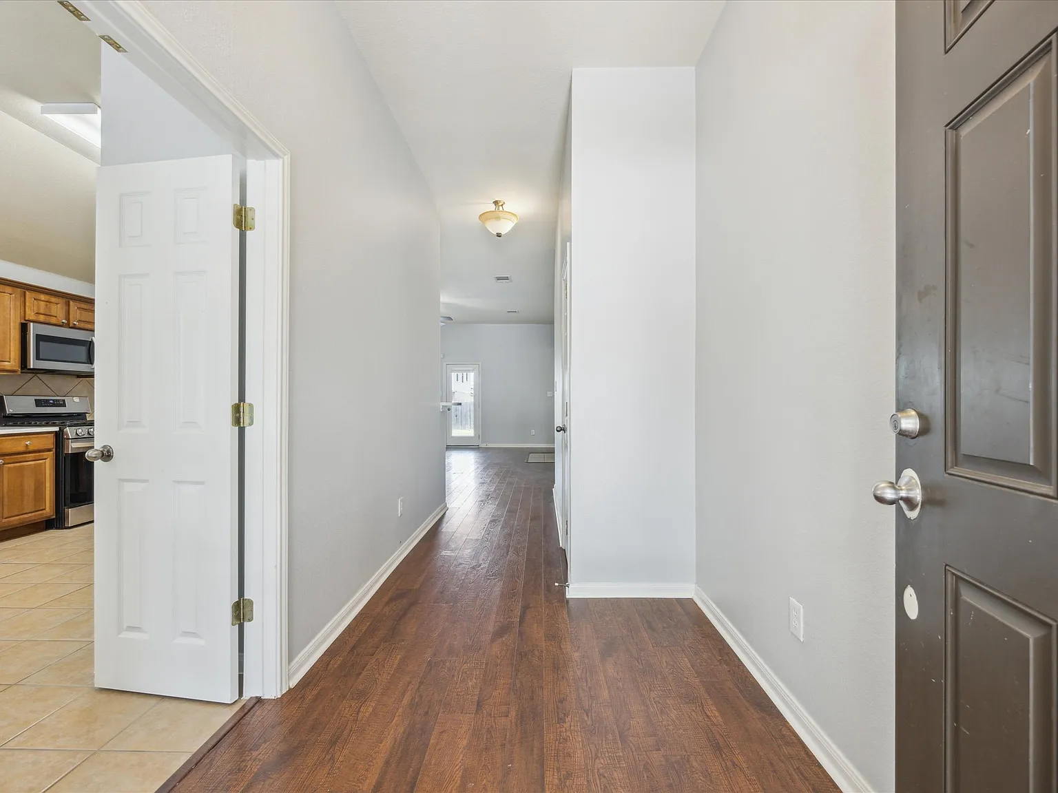 4 bed, 1802 sqft, $2,095 — Photo 2