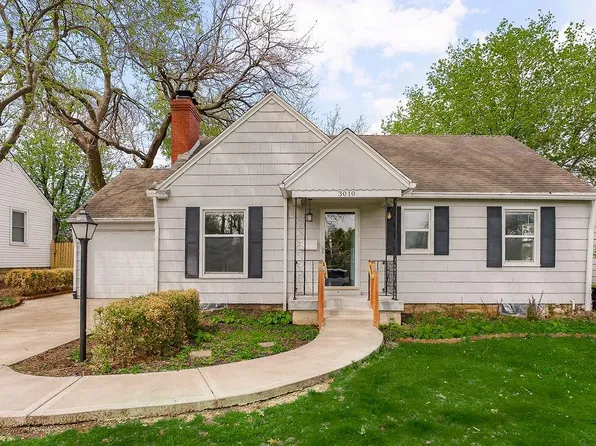 3010 W 47th Ter, Westwood, KS 66205