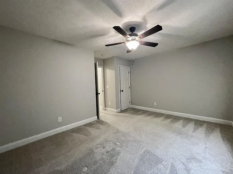 80 Lakeview Dr E — Photo 23