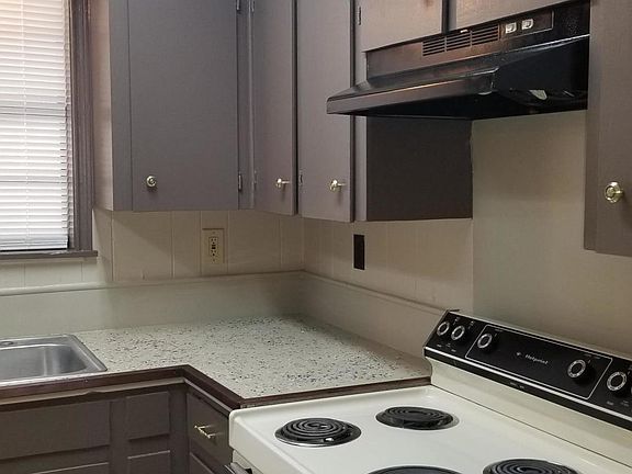 5th image of 308 Bradford Dr