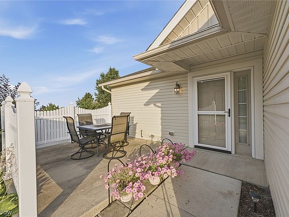 3rd image of 1860 Blackberry Ln