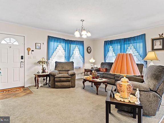 5th image of 102 Oriole Dr