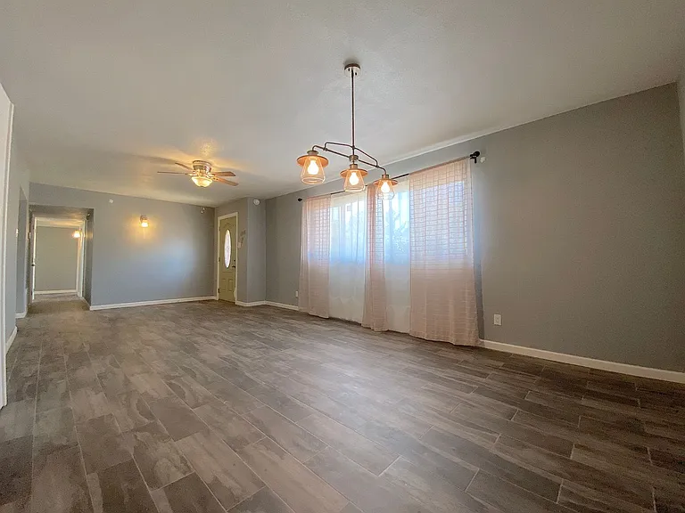 4424 Eleanor Way — Photo 5