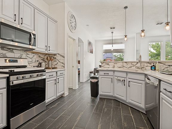3rd image of 409 Creek Point Ln