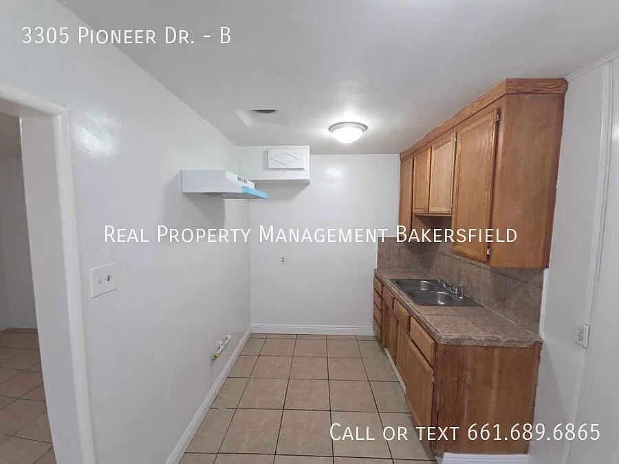 Building Photo - 3305 Pioneer Dr #B