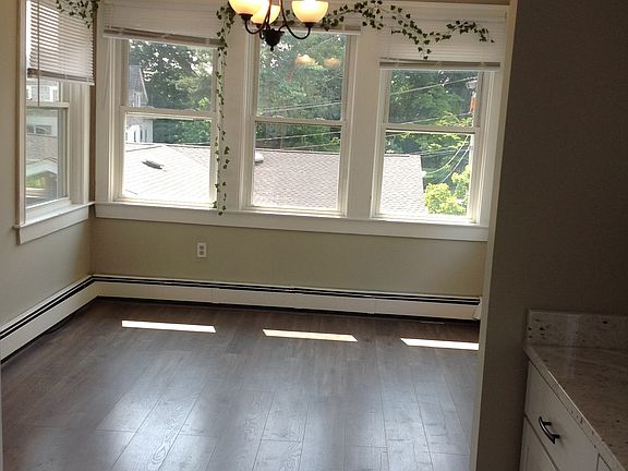 5th image of 6-8 2nd St Unit 2