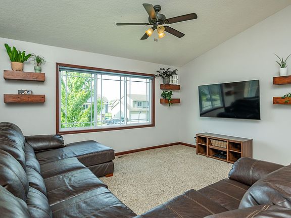 3rd image of 434 3rd St SE