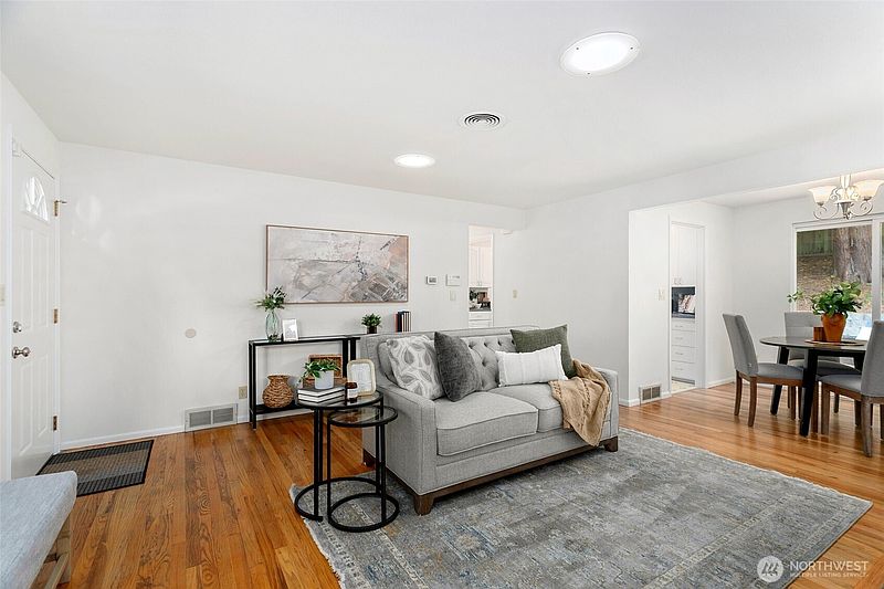 4th image of 11357 25th Avenue NE