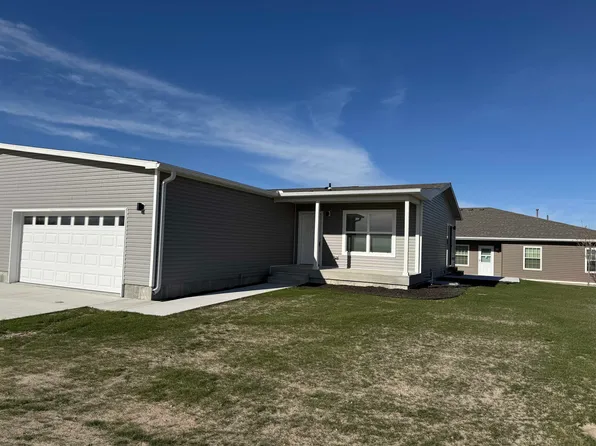 1615 10th Ave Unit B, Holdrege, NE 68949