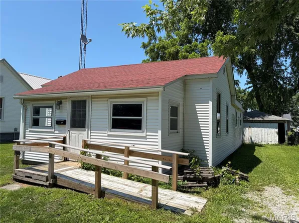 117 S Grant St, Litchfield, IL 62056