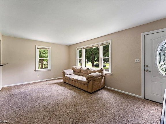 5th image of 55 Foster Ave