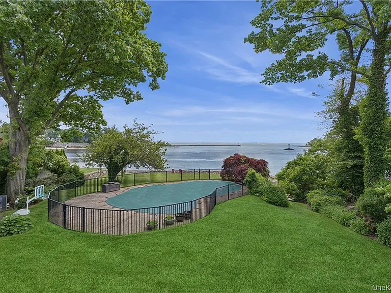 54 Shore Dr — Photo 4