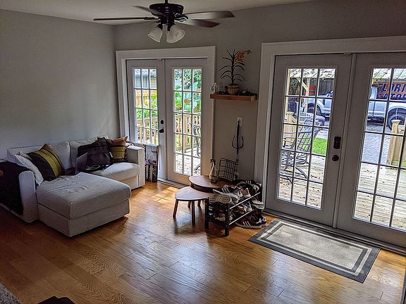 4th image of 1401 E Paris St