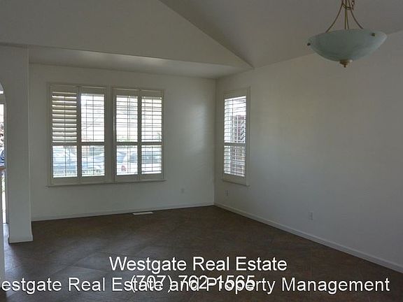 3rd image of 17 Twin Creeks Cir