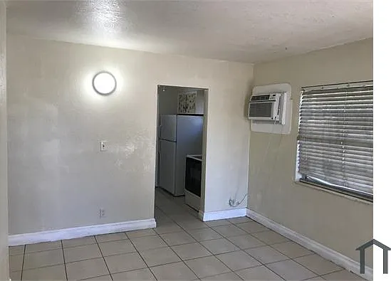 1736 Lauderdale Manor Dr — Photo 7