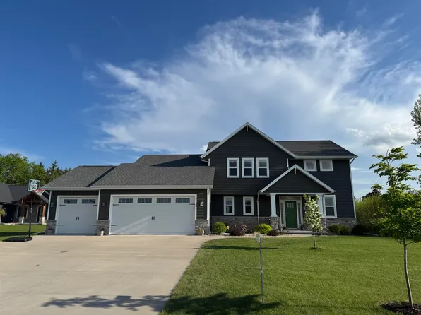 W6825 Melony Ct, Greenville, WI 54942