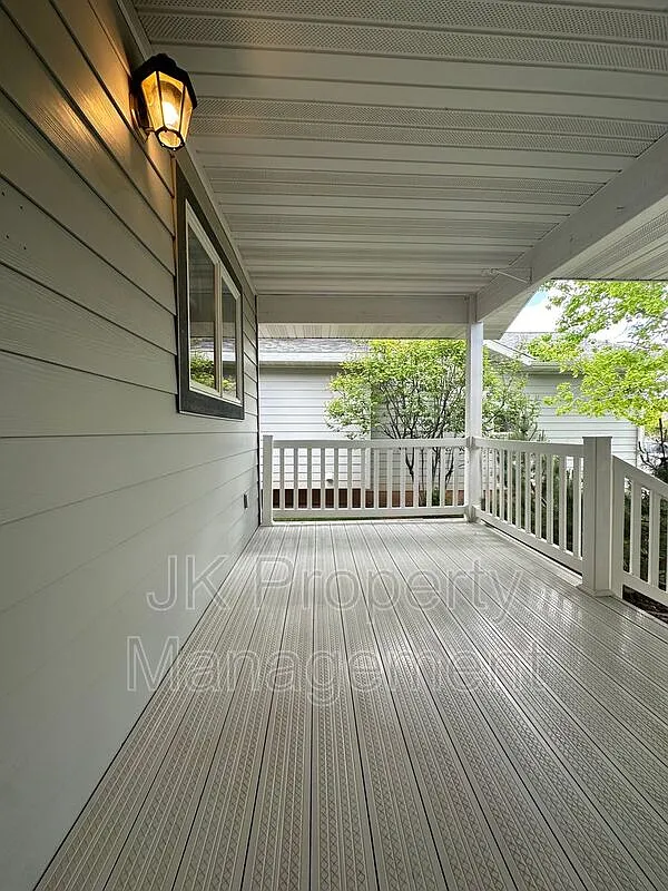 3 bed, 3.0 bath, 2190 sqft, $2,300 — Photo 3