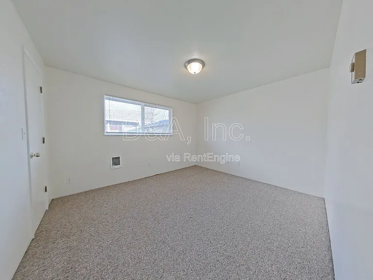 136 NE Conifer Blvd #3 — Photo 7