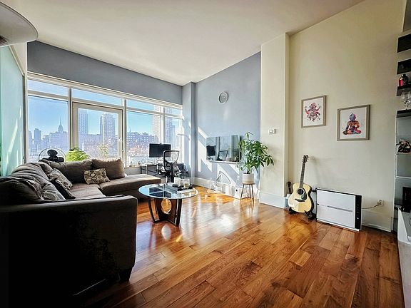 3rd image of 1017 Jackson Ave APT 4B