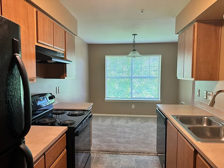 195-Santiam Village Apartments — Photo 34