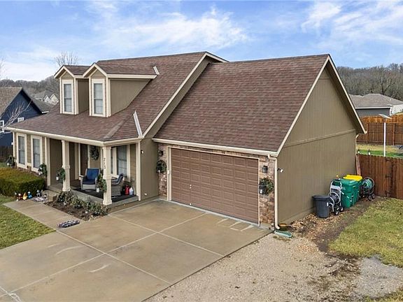 4th image of 713 Hidden Meadows Ct