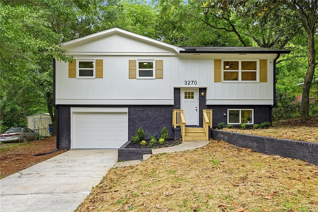4 bed, 2.0 bath, $2,800 — Photo 1