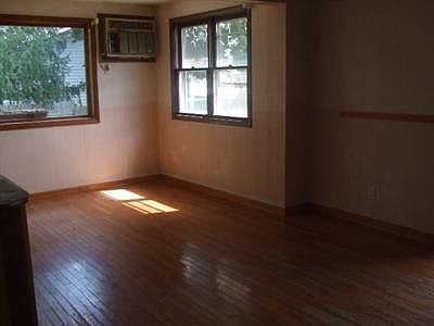 4th image of 209 S 5th St