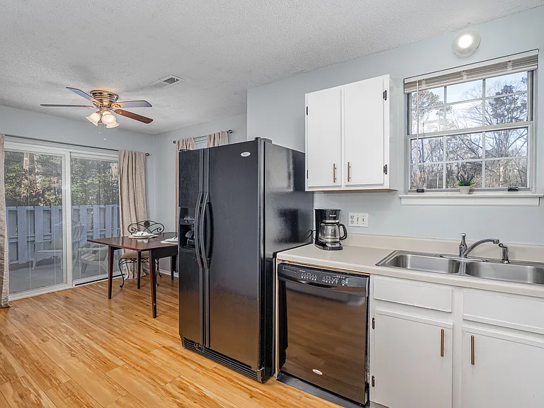 1019 Hulon Ln — Photo 5