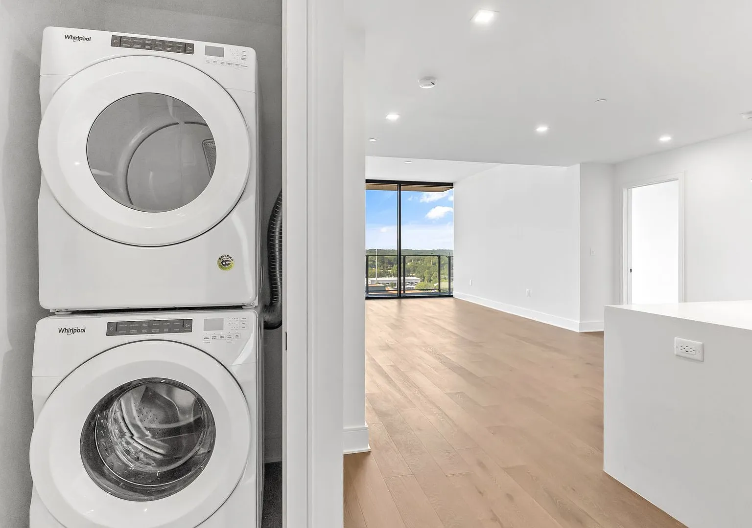 2 Bed 2 Bath Apartment in West Midtown! — Photo 3