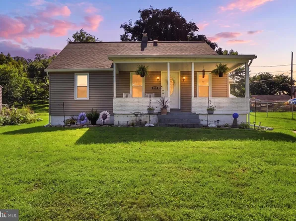 986 2nd St, Mount Wolf, PA 17347
