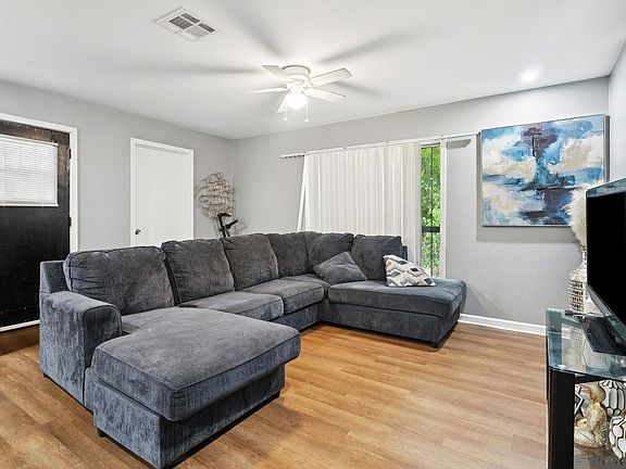 2nd image of 2130 Minnesota St