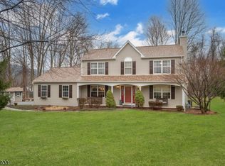1 Queen Anne Ln, Great Meadows, NJ 07838