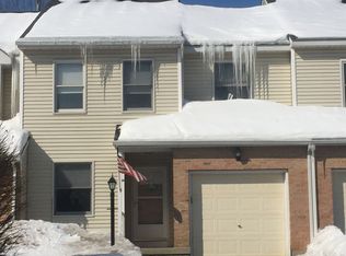 2 Tupelo Dr #D, Halfmoon, NY 12065