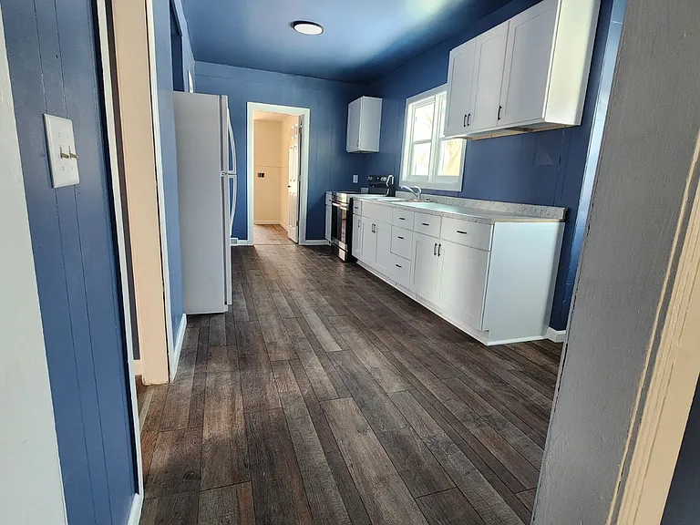 1460 Eagle St — Photo 6