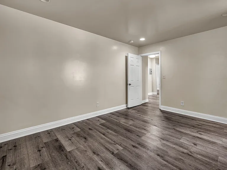 153 E 61st St #1 — Photo 9